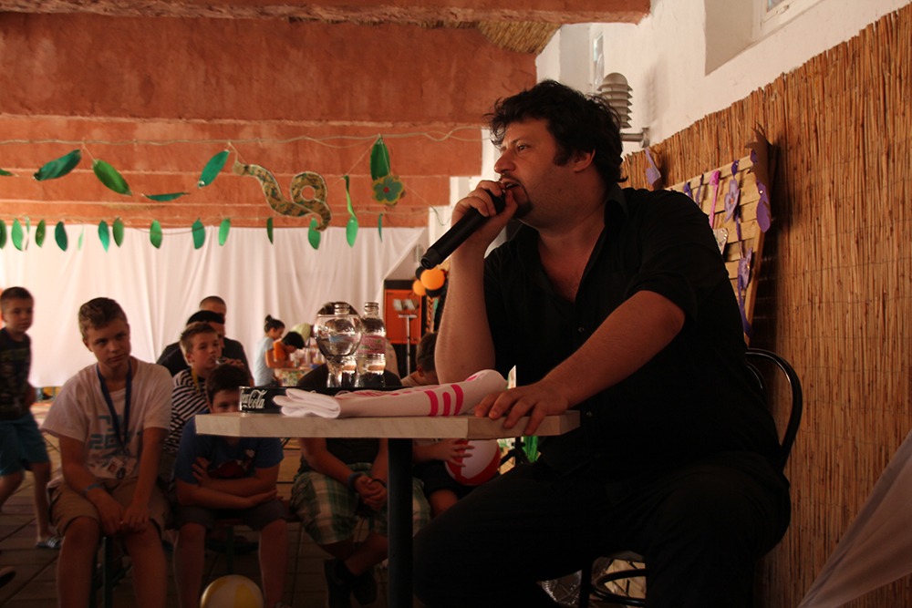 Puzsér Róbert a People Team-ben